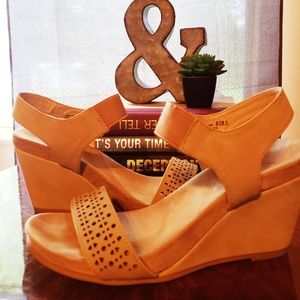 Wedge sandals